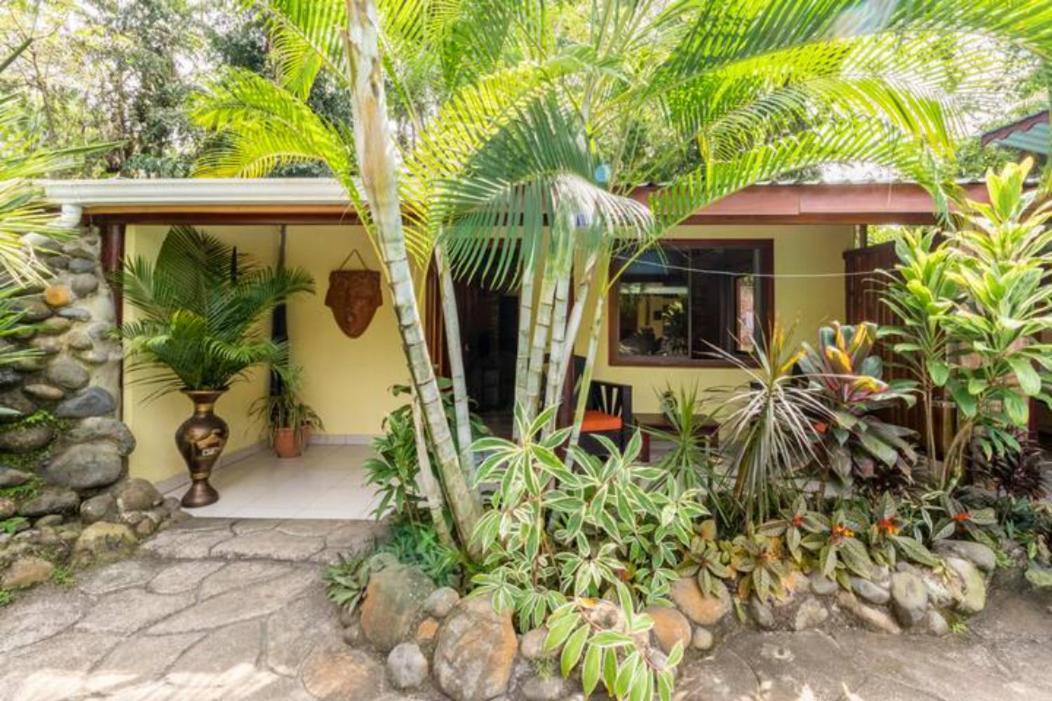 Casa Caribbean Coconut Hotel Кахуита Екстериор снимка