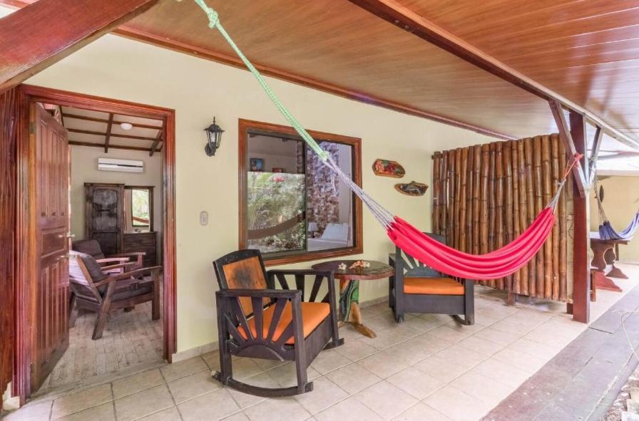 Casa Caribbean Coconut Hotel Кахуита Екстериор снимка