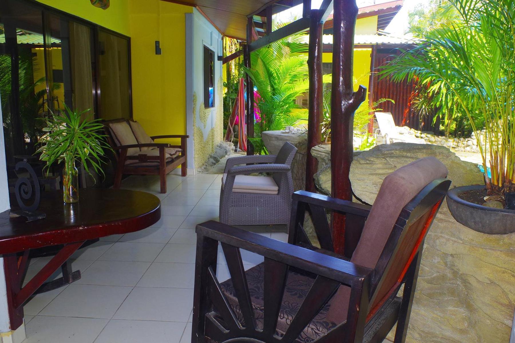 Casa Caribbean Coconut Hotel Кахуита Екстериор снимка